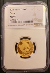 Золотая монета 100 юаней "Панда" 2018г., 8 г., 999 проба в слабе NGC MS 69